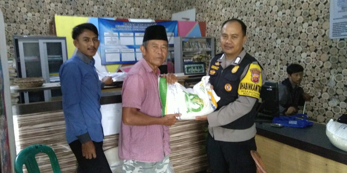 POLSEK CISAAT KAWAL PENYALURAN BANTUAN BERAS CPP  2024