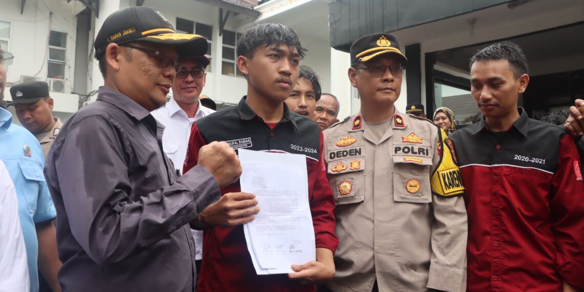 Polres Sukabumi Kota Amankan Aksi Solidaritas Puluhan Mahasiswa UNP