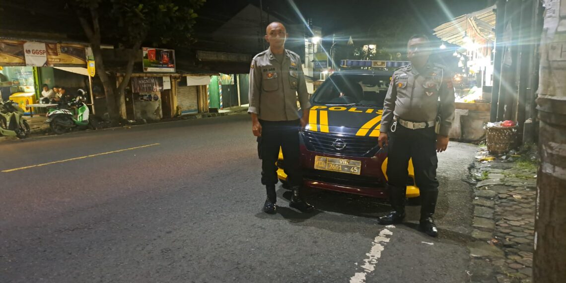 Polsek Cikole Laksanakan Patroli Malam Untuk Memantau Situasi Wilayah