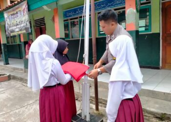 Polsek Sukaraja Laksanakan pelatihan cara mengibarkan bendera