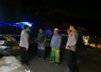 Beri Rasa Aman, Personel Polsek Cireunghas Patroli Dialogis di Malam Hari