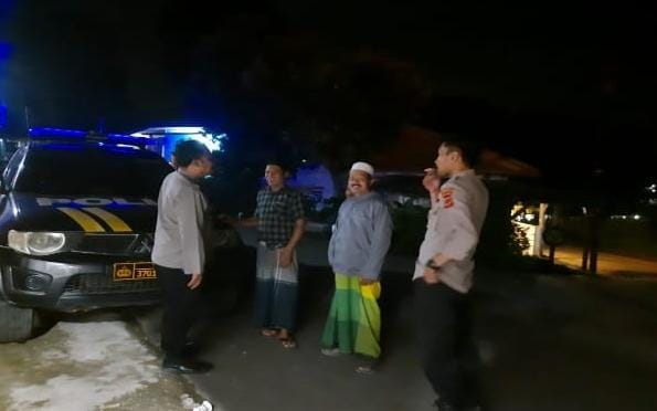 Beri Rasa Aman, Personel Polsek Cireunghas Patroli Dialogis di Malam Hari