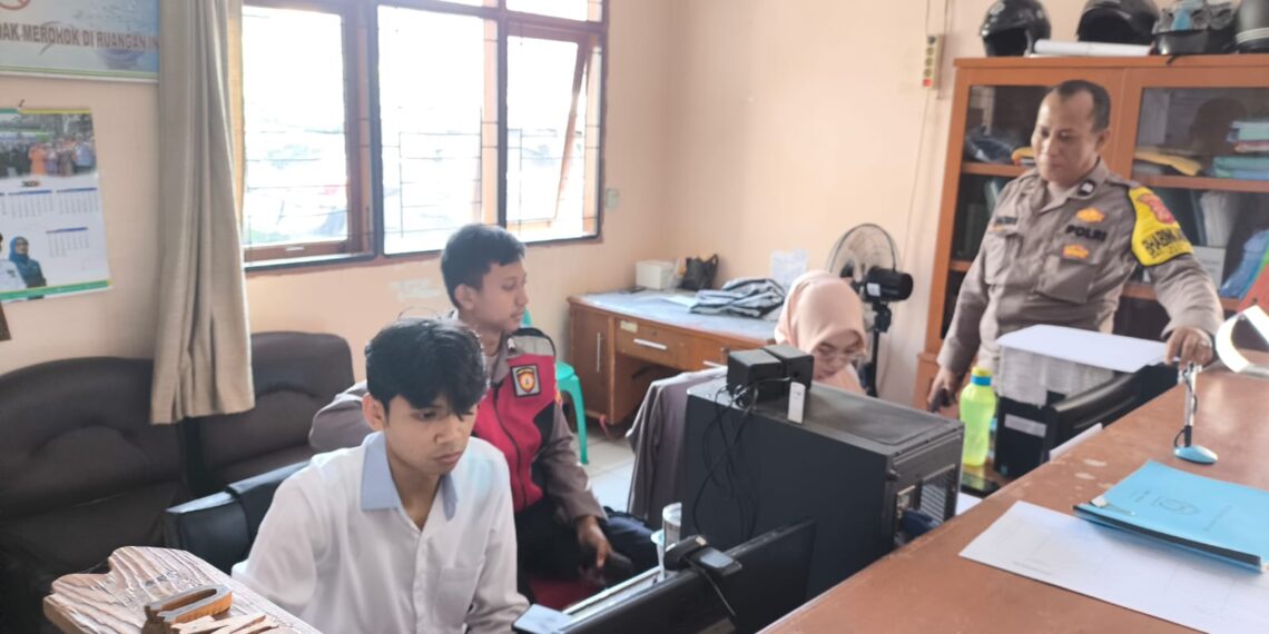 Sambang Kantor Kelurahan Sudajayahilir, Patroli Polsek Baros serukan Cipta Kondisi Ops. Pekat Lodaya 2024