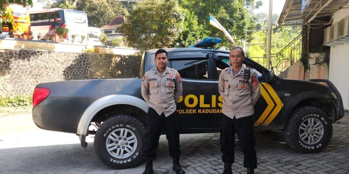 Patroli mobile rutin Polsek Kadudampit untuk mengantisipasi kondusifitas pasca pilkada dan gangguan kamtibmas di wilayah hukum polsek kadudampit