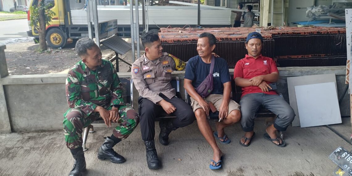 Jaga Kondusifitas Pilkada Serentak 2024 Babinkamtibmas Sambangi Warga dan Berikan Imbauan Kamtibmas