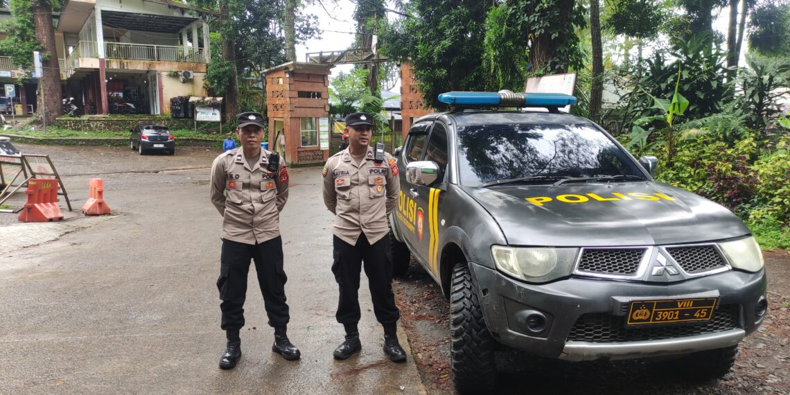 Personil Polsek kadudampit Melaksanakan giat Patroli tempat wisata situgunung.