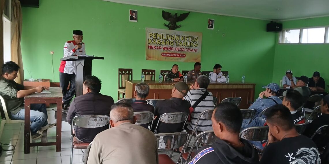 Bhabinkamtibmas Polsek Cisaat Menghadiri Pemilihan Ketua Karang Taruna Tingkat Desa