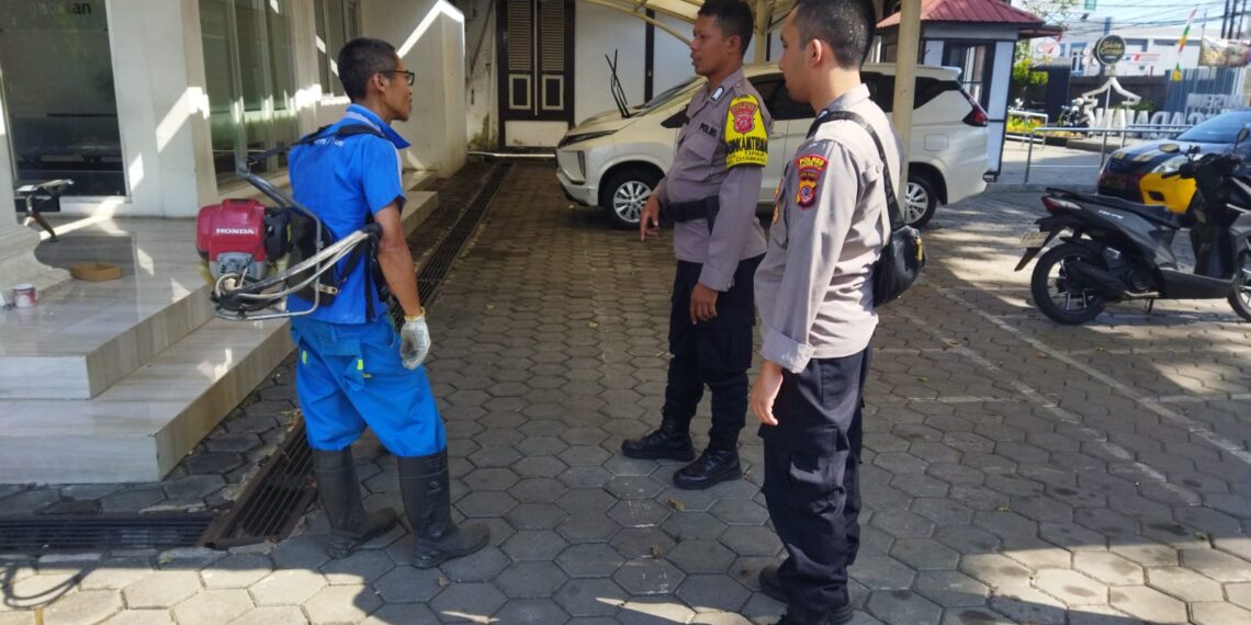 Guna menciptakan keamanan dan kondusif, Kapolsek Citamiang Patroli Dialogis dan Sambangi Warga.