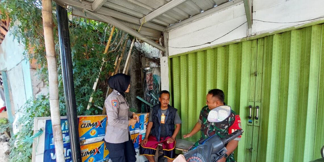 Cegah Curanmor Bhabinkamtibmas Sambangi Juru Parkir