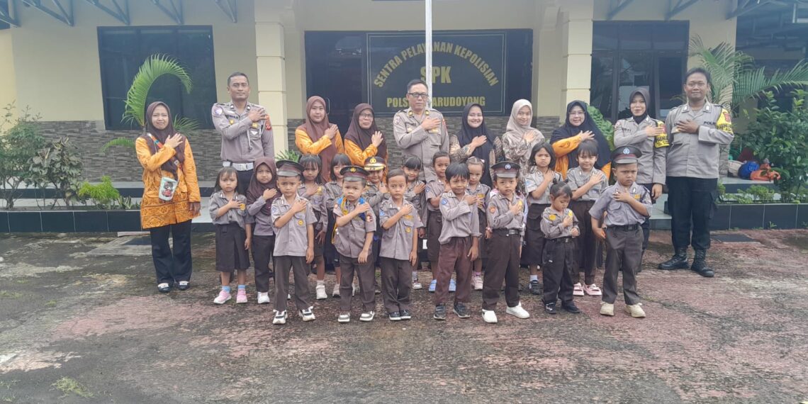 Polisi Sahabat Anak, Polsek Warudoyong Terima Kunjungan Anak – Anak TK