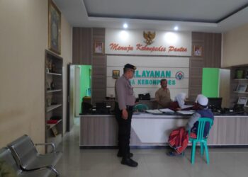 Polsek Kebonpedes Patroli Dialogis Dengan perangkat Desa Kebonpedes