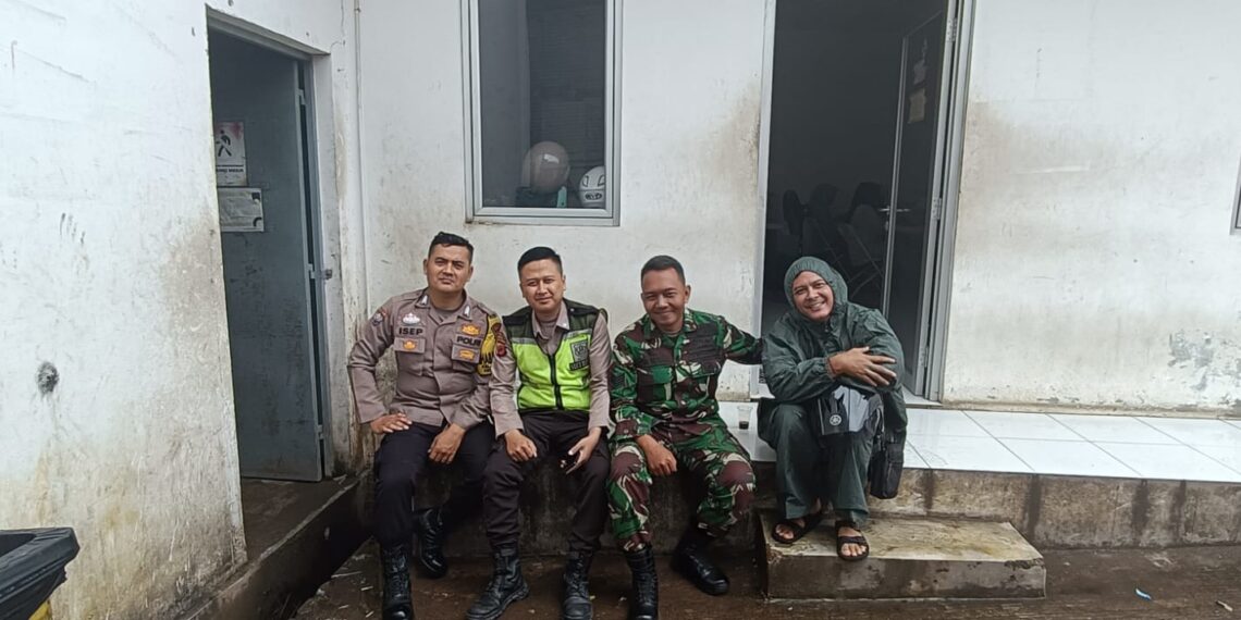 Dekati warga Bhabinkamtibmas Sambangi Warga dan Berikan Imbauan Kamtibmas