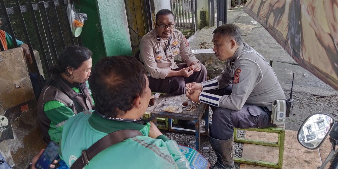 Polsek Cikole Laksanakan Patroli Wilayah dan Dialogis dengan Ojek Online