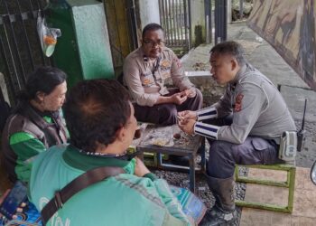 Polsek Cikole Laksanakan Patroli Wilayah dan Dialogis dengan Ojek Online