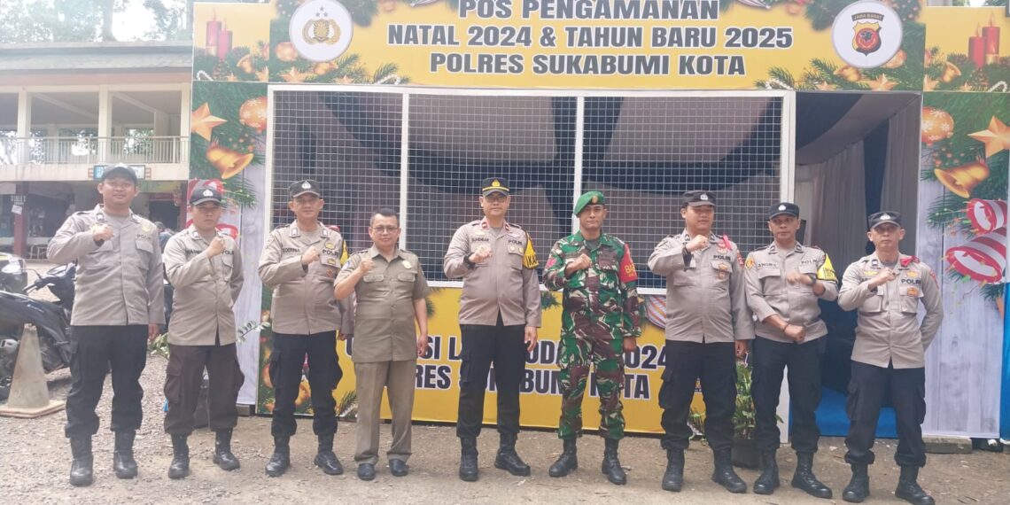 Personil Polsek Kadudampit Melaksanakan Pengamanan Objek Wisata Situgunung Dalam Rangka Pengamanan Natal 2024 dan Tahun Baru 2025 .