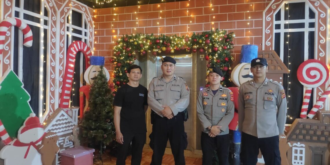 Polsek Kebonpedes Pengamanan Gereja Tabernakel Darah Yesus Dalam Rangka Ops Lilin Lodaya 2024