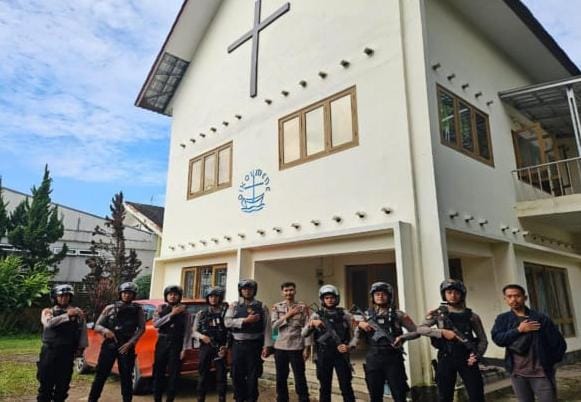 Jelang Perayaan Natal, Polsek Cireunghas Laksanakan Pengamanan Ibadah Di Komplek Gereja Wisma Oikumene