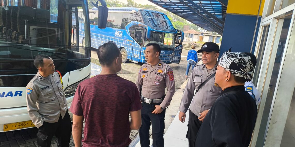 Menyongsong tahun baru 2025. Pos Pelayanan Terminal Polsek Baros Efektifkan Patroli Kamtibmas