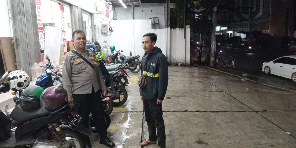 Dialogis dan himbauan kepada Petugas parkir oleh Anggota Polsek Gunungpuyuh