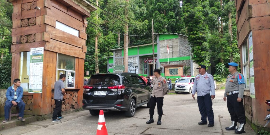 Polsek Kadudampit laksanakan Pengamanan Objek Wisata Situgunung