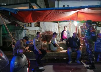 Anggota Polsek Gunungpuyuh Sambang warung kopi