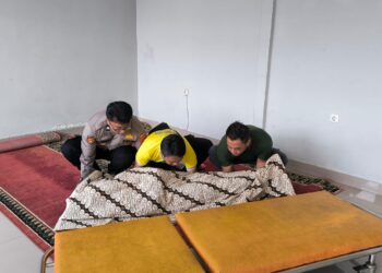Heboh seorang ibu penjual kripik yang terjatuh pingsan mendadak