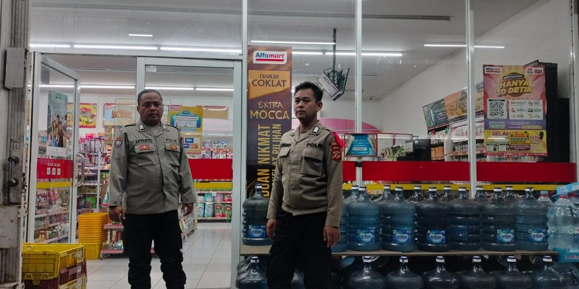 Patroli Sambang Obyek Vital dan Strong Point Malam