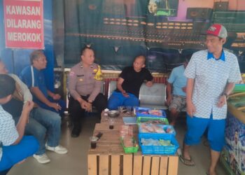 Patroli siang hari. Bhabinkamtibmas  sambangi Kru MGI