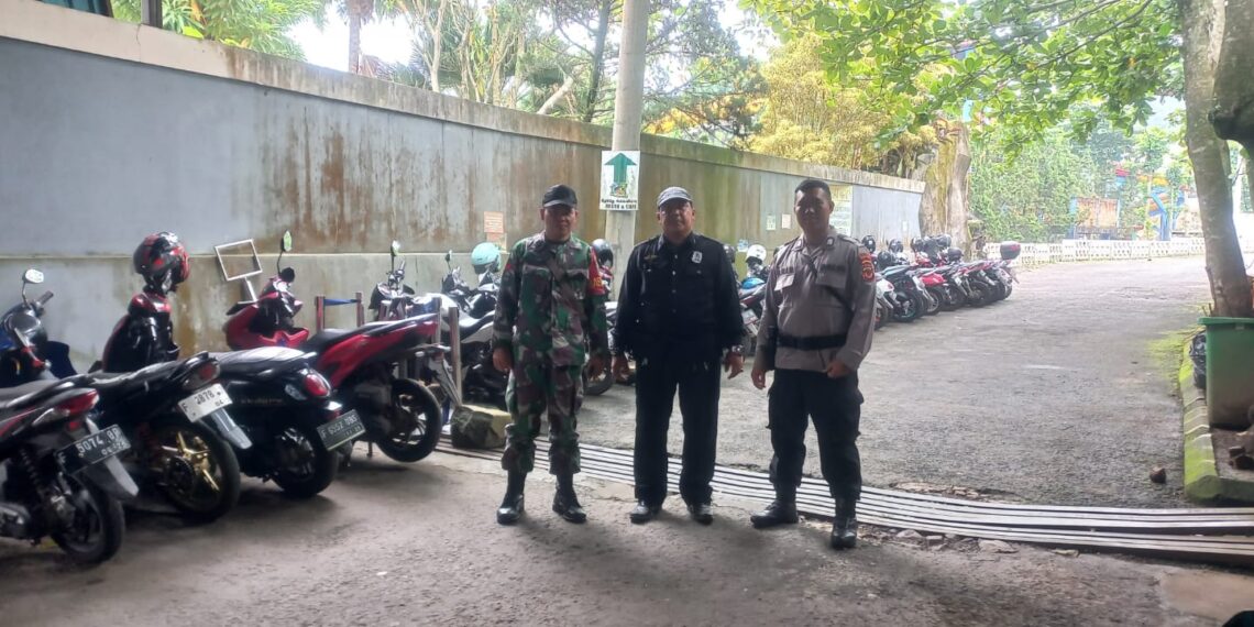 Polsek Sukabumi jaga keamanan kendaraan di tempat objek wisata