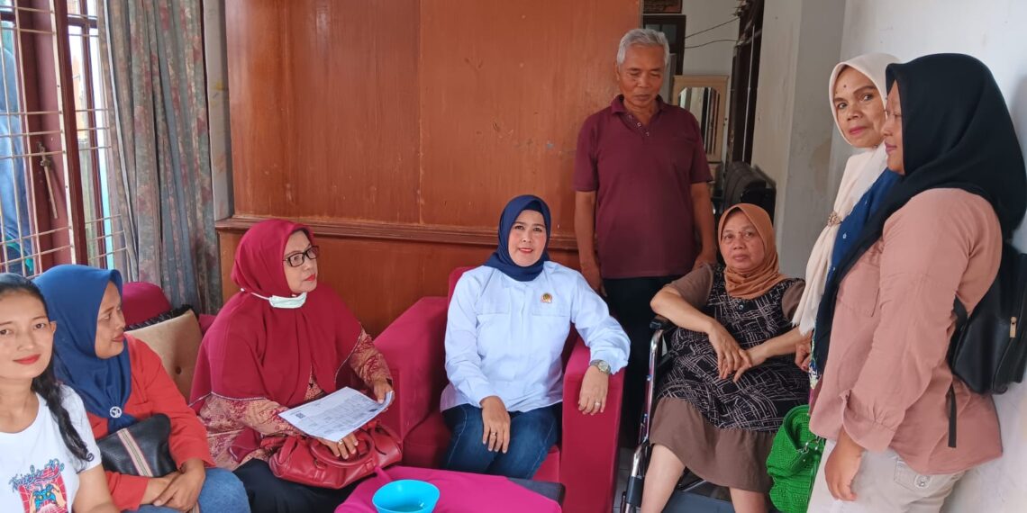 16 Tahun Lumpuh, Wanita Paruh Baya di Sukabumi Dapatkan Bantuan Kursi Roda