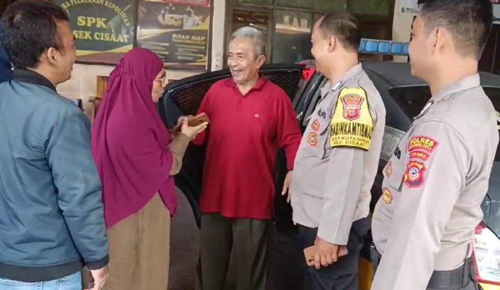 Lupa Arah Pulang, Lansia 80 tahun di Sukabumi Dipertemukan Polisi dengan Keluarganya