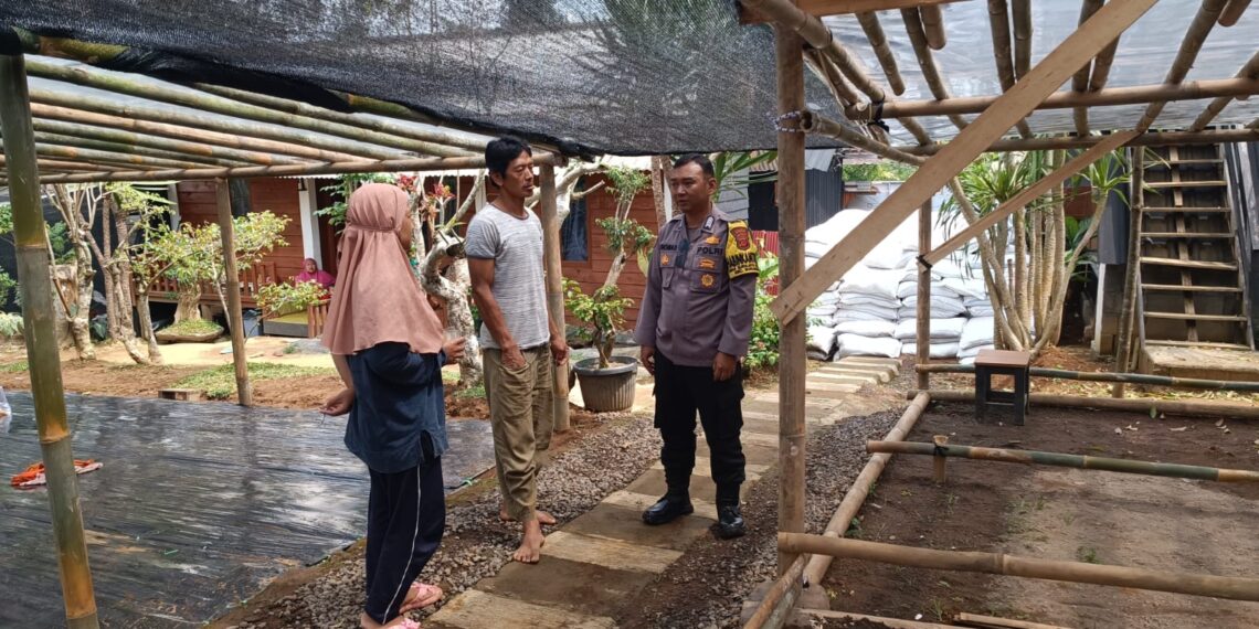 Pantau Ketahanan Pangan, Bhabinkamtibmas Polsek Sukabumi Sambangi Warga