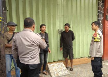 Guna menciptakan keamanan dan kondusif, Kapolsek Citamiang Patroli Dialogis dan Sambangi Warga