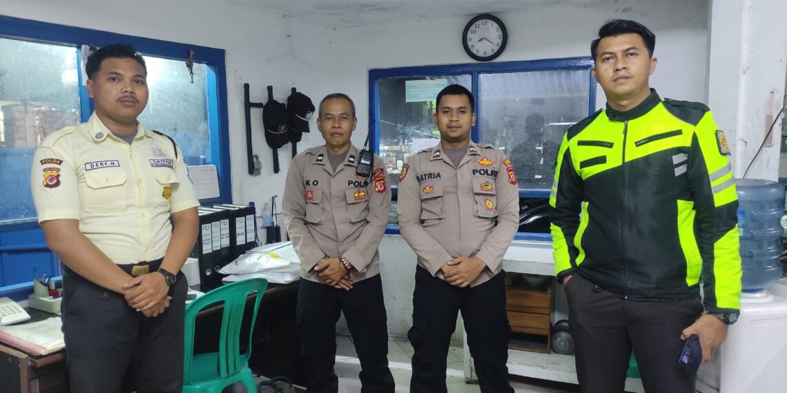 Patroli Mobile Rutin Polsek Kadudampit Antisipasi Gangguan Kamtibmas