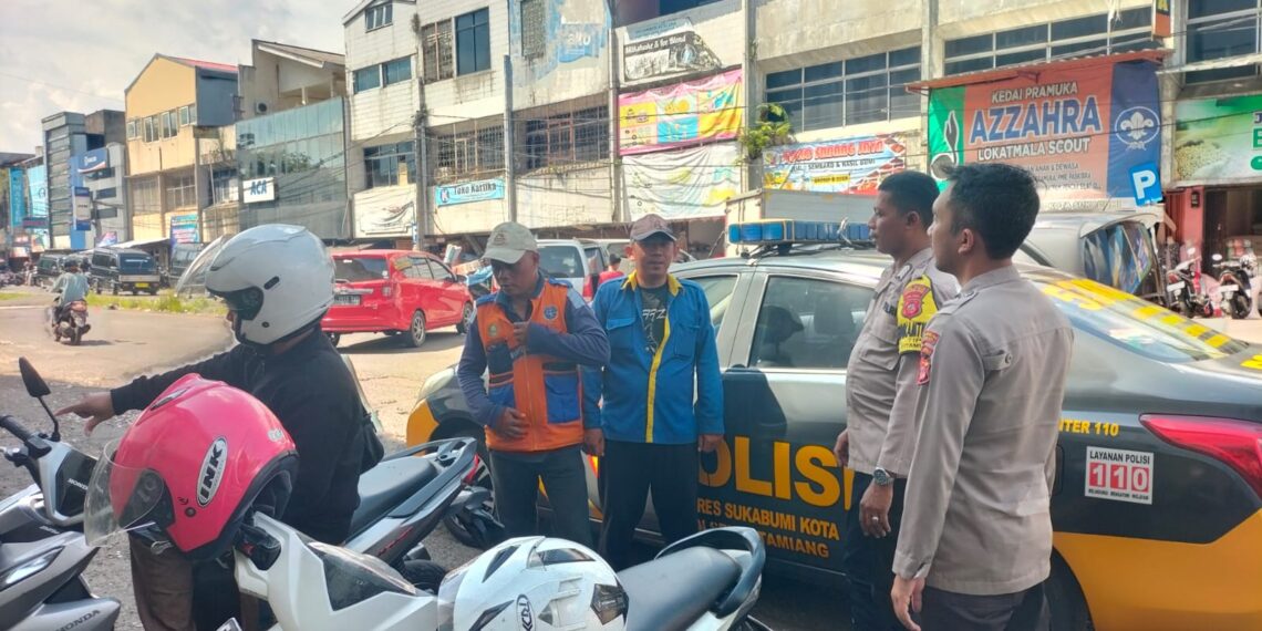 Guna Menciptakan Keamanan dan Kondusif, Kapolsek Citamiang Patroli Dialogis dan Sambangi Warga.