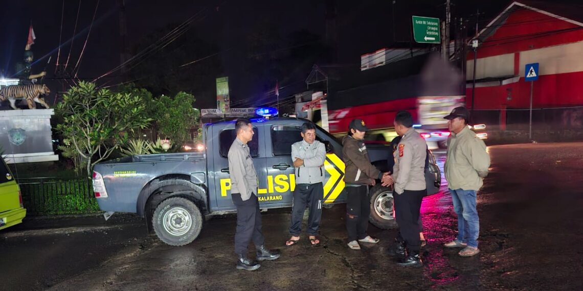 Patroli KRYD Polsek Sukalarang Sambangi Pangkalan Ojek Dan Strong Point Guna Sampaikan Pesan Kamtibmas