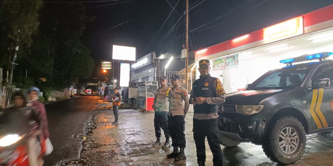 Polsek Kadudampit laksanakan KRYD malam minggu antisipasi gukamtibmas.
