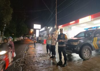 Polsek Kadudampit laksanakan KRYD malam minggu antisipasi gukamtibmas.