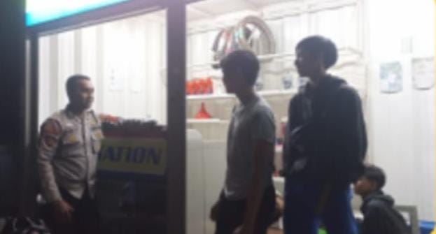 Patroli SPBU Mini di Malam Hari, Polsek Cireunghas Sampaikan Pesan dan Himbauan Kamtibmas