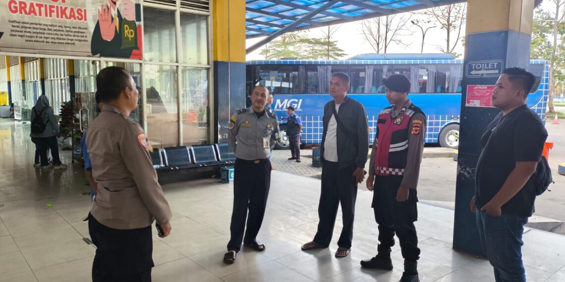 Pendekatan Humanis Kapolsek Baros Gelar Patroli Himbauan Kamtibmas