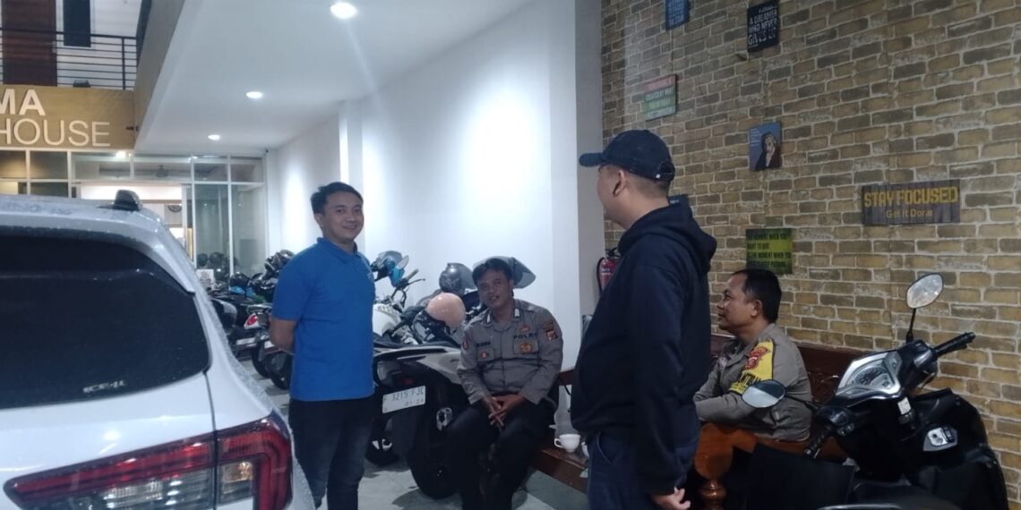 Unit Patroli Polsek Gunungpuyuh Sambang Security Penginapan Firma Guest House Sampaikan Pesan Kamtibmas