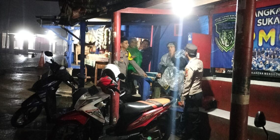 Patroli Polsek Sukalarang Sambangi Pangkalan Ojek Dan Strong Point Guna Sampaikan Pesan Kamtibmas