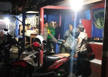 Patroli Polsek Sukalarang Sambangi Pangkalan Ojek Dan Strong Point Guna Sampaikan Pesan Kamtibmas
