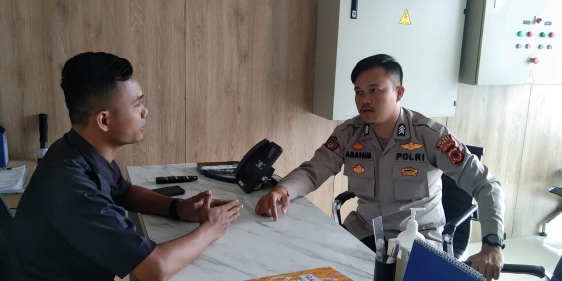 Unit Samapta Polsek Cisaat sambangi Satpam di perkantoran sampaikan pesan kamtibmas