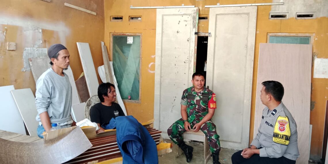 Polsek Gunungguruh Bersinergi dengan Babinsa Sambangi Warga Untuk Tingkatkan Harkamtibmas agar aman dan kondusif