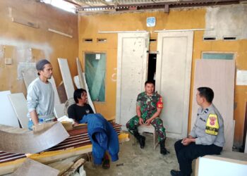 Polsek Gunungguruh Bersinergi dengan Babinsa Sambangi Warga Untuk Tingkatkan Harkamtibmas agar aman dan kondusif