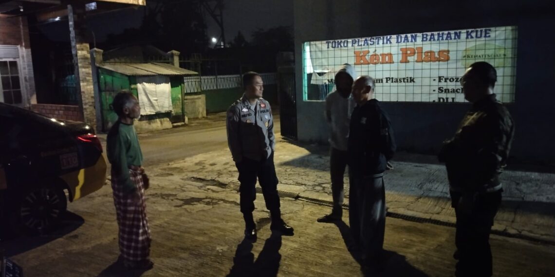 Bhabinkamtibmas Polsek Cikole Laksanakan Giat Sambang Warga