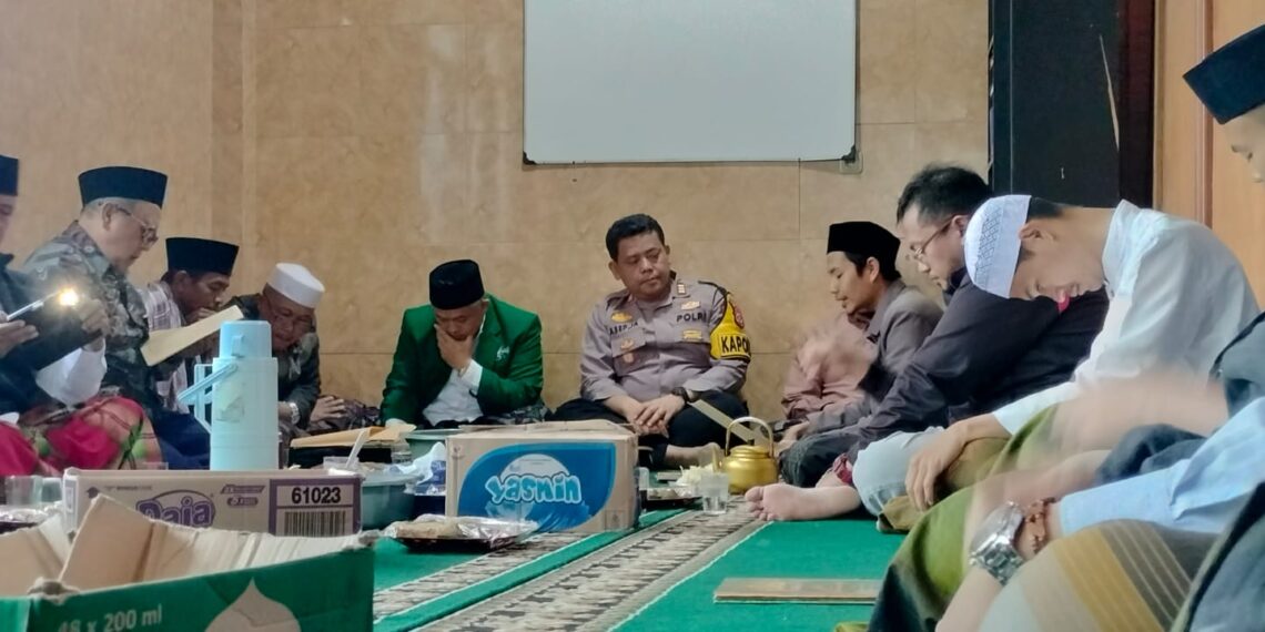 Tingkatkan Keimanan Kapolsek Sukalarang Ikuti Pengajian Rutin