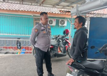 Temui Juru parkir, Unit Samapta Polsek Cisaat  berikan Pesan Kamtibmas