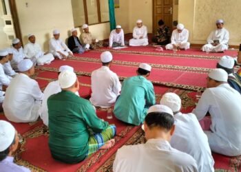 Bhabinkamtibmas Polsek Cireunghas Bersama Babinsa dan Kepala Desa Koordinasi Persiapan Acara Peringatan Isra Mi’raj Nabi Muhammad Saw dan Haul Al ‘Alim Al ‘Allamah Alhabib Syech Bin Salim AlAthas ke-47